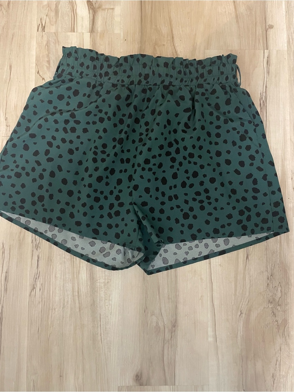 Green Black Spot Print Women’s Elastic Waist Shorts size XL